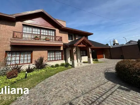 Casa impontente seis ambientes con pileta - Quilmes