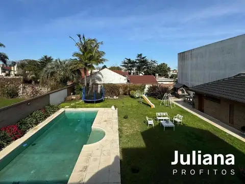 Casa impontente seis ambientes con pileta - Quilmes