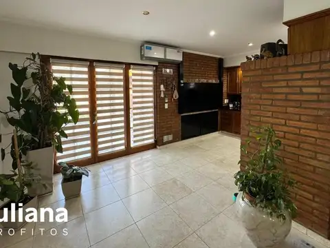 Casa impontente seis ambientes con pileta - Quilmes