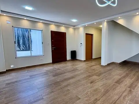 Depto Tipo Casa en Venta con 1 cocheras