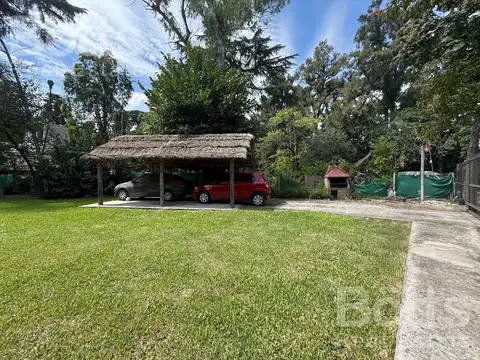 Casa en Venta con 3 cocheras