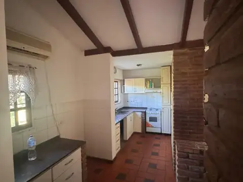 Viví en Funes: casa de 2 dormitorios con pileta, patio y todo el confort