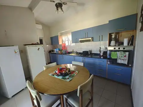 Casa 5 ambientes con 3 baños