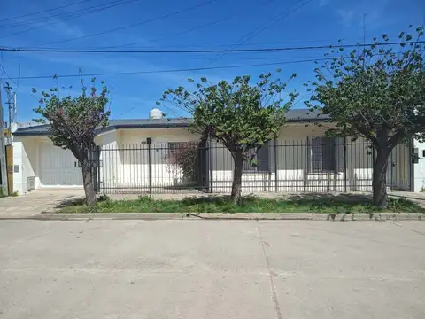Casa - Venta - Argentina, Lobos