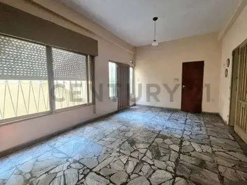 Angel Pini 5100, Piso 0