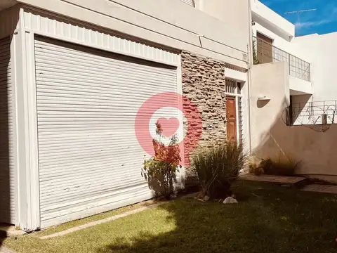 Casa 7 ambientes con 2 baños
