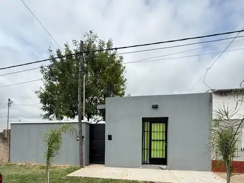 PREDIO 1000 METROS CUADRADOS, 2 CASAS CON RENTA Y 1 A REFAC.