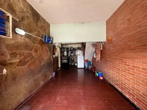 Casa 7 ambientes con 2 baños