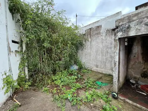 Casa 6 ambientes con 2 baños
