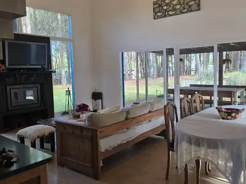 Casa 5 ambientes con 2 baños