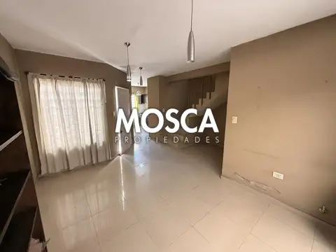 Casa en Alquiler con 1 cochera
