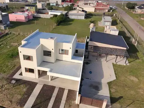 VENTA CASA 5AMB + OFIC QUINCHO PARQUE B. ATLANTIDA