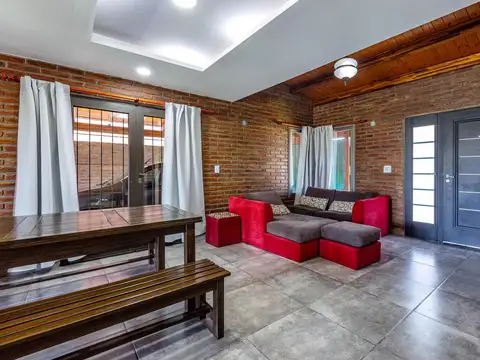 Casa en Venta con 2 cocheras