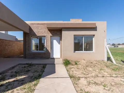 CASA EN VENTA EN PUEBLO ESTHER DOS DORMITORIOS 