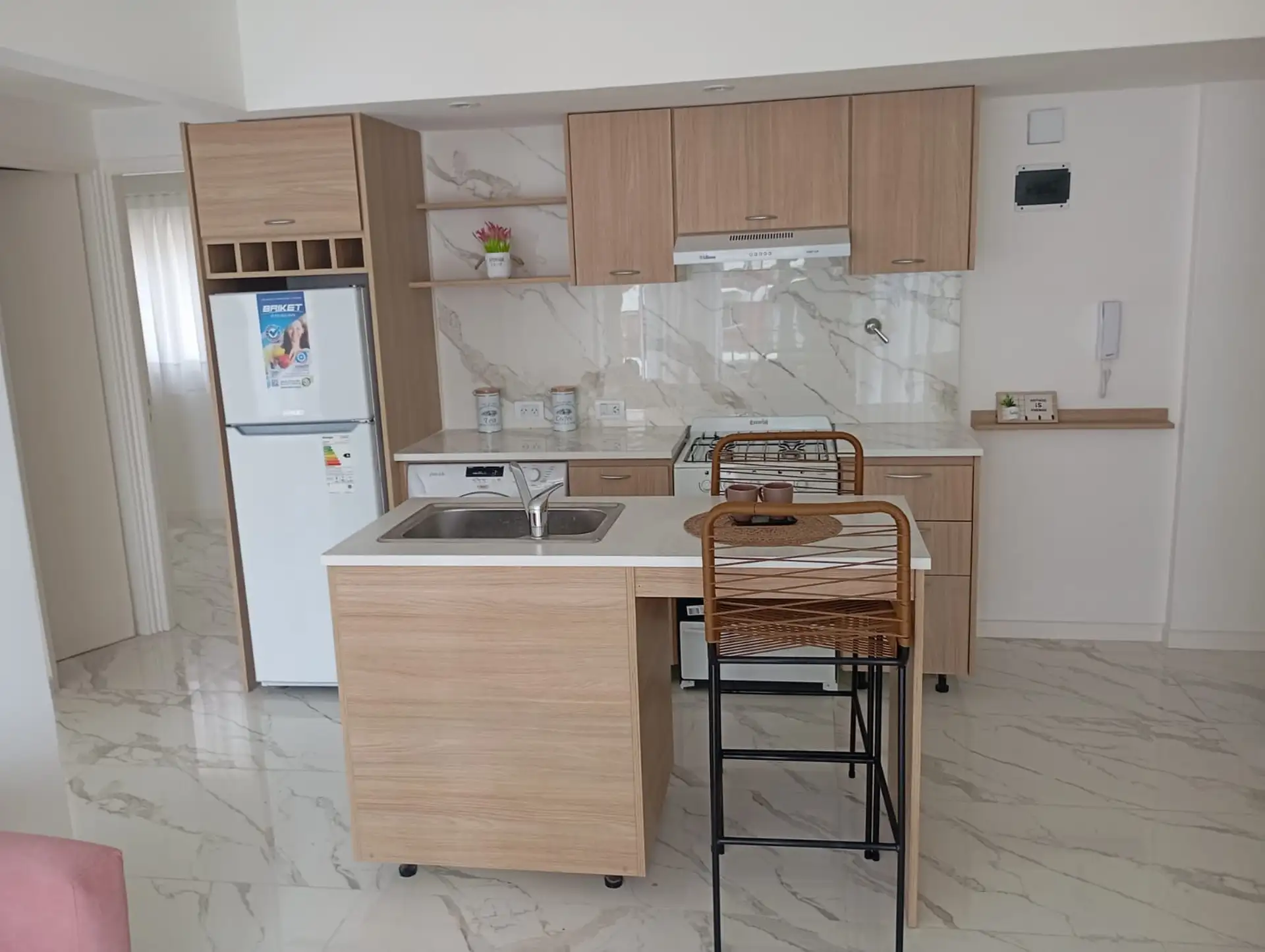 Depto 3 amb a la calle, 50m² con balcón corrido — Centro