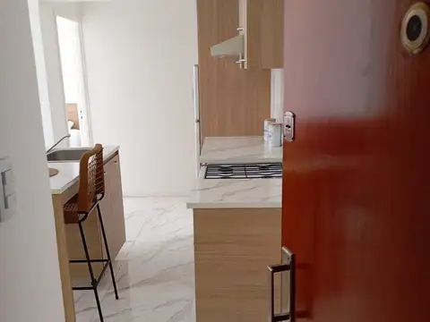 CENTRO CORREO- 3 amb a la calle, balcón corrido. Total a nuevo, amoblado y equipado. MUY LUMINOSO