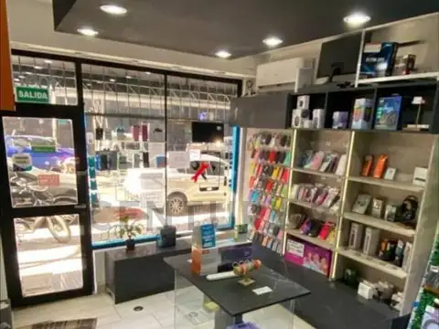 Local a La Calle 21 m² Agüero y Av Córdoba en Alquiler !