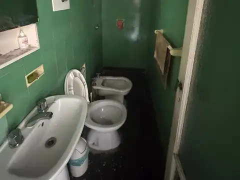 Local en Alquiler en Floresta, $ 2.500.000