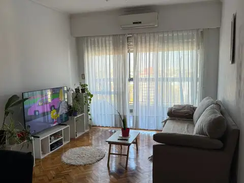 Luminoso departamento de 3 ambientes con espacio guardacoches