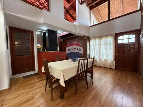 Casa 6 ambientes con 2 baños