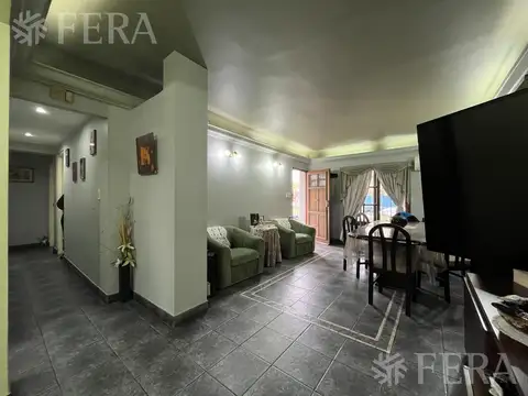 Casa 4 ambientes con 2 baños