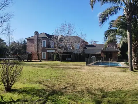 Aristobulo Del Valle 2700