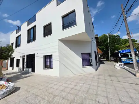 En Venta en Caseros Departamento de 2 Ambientes a Estrenar Tipo Casa F: 10629