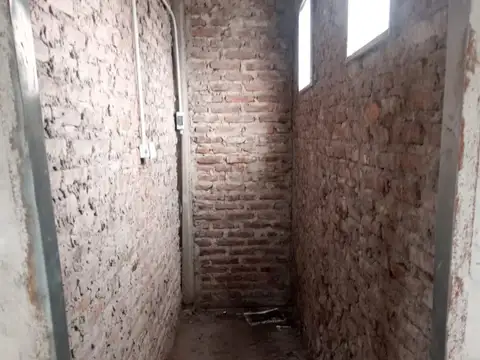 ALQUILER GALPÓN PARABÓLICO CON LOTE LINDERO EN BERAZATEGUI $2.800.000