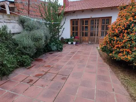 Casa 4 ambientes con 1 baño