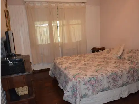 HERMOSA CASA CON PILETA NUEVO VALOR ACEPTA PERMUTA 