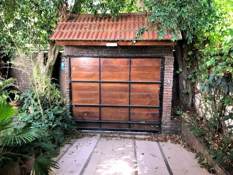 Casa en Venta con 3 cocheras