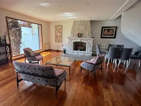Casa 6 ambientes con 5 baños
