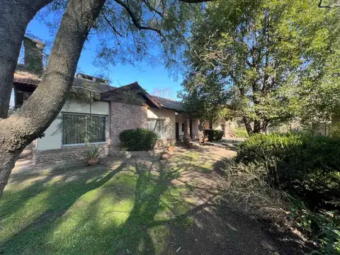 CASA 5 AMBIENTES CON QUINCHO ROBLES DEL MONARCA