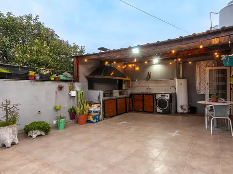¡EXCELENTE OPORTUNIDAD! PH DE 4 AMBIENTES CON TERRAZA, QUINCHO Y PARRILLA