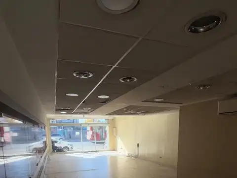 ALQUILER LOCAL EN LINIERS FOCO COMERCIAL 2 PLANTAS