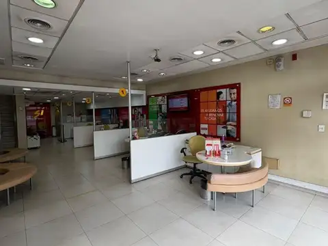 IMPORTANTE LOCAL 2 PLANTAS EN PLENO FOCO COMERCIAL LINIERS