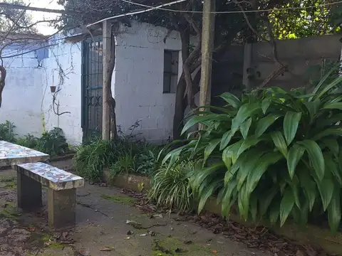 Casa 2 ambientes con 1 baño