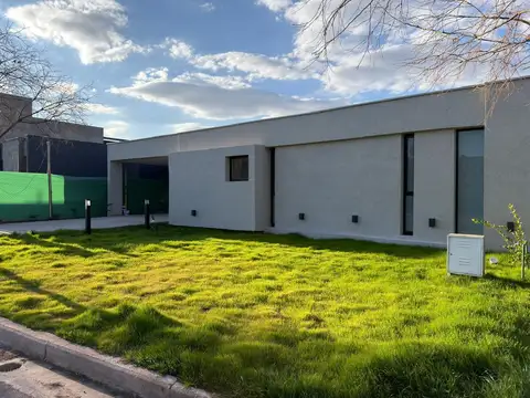 Casa en Venta en Russell, USD 350.000