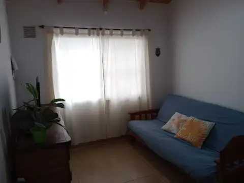 Casa 2 ambientes con 1 baño