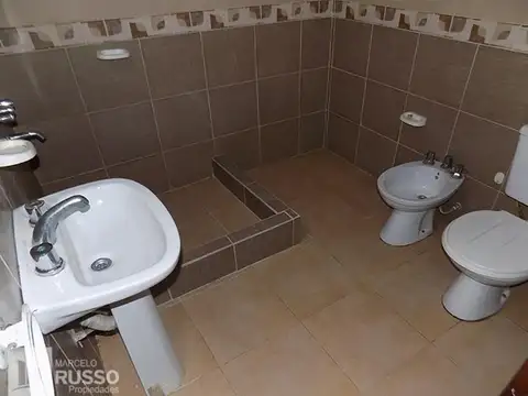 CASA 3 AMBIENTES c/ COCHERA