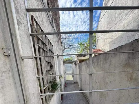 Casa 5 ambientes con 1 baño