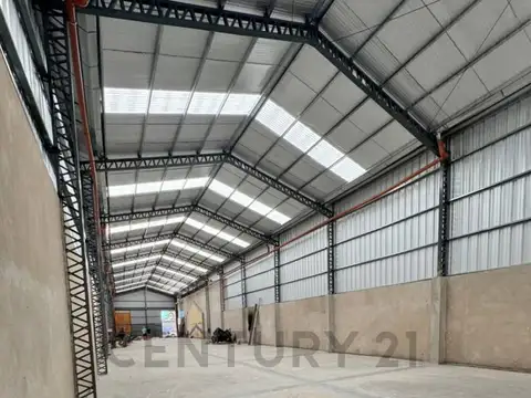 Alquiler Galpón en Monte Grande sobre Avenida con buen acceso