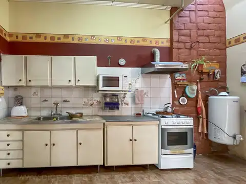 Casa 4 ambientes con 2 baños
