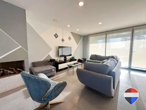 Casa 4 ambientes con 2 baños