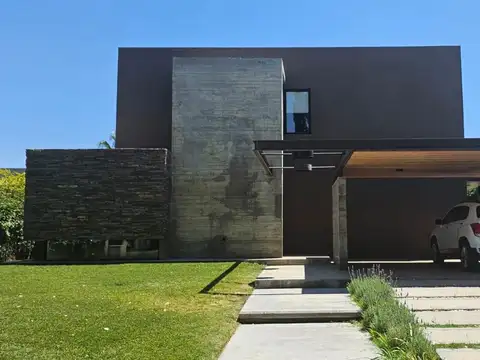 Venta de casa gerencial en Barrio Privado Sauces del Limay, Neuquén capital