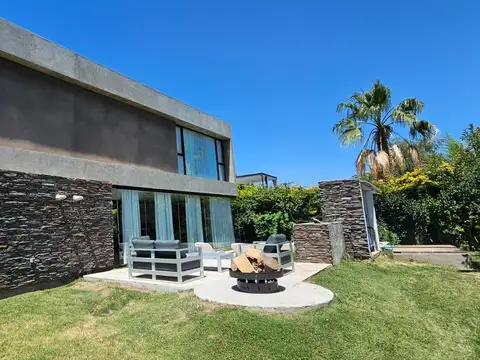 Casa 10 ambientes con 3 baños