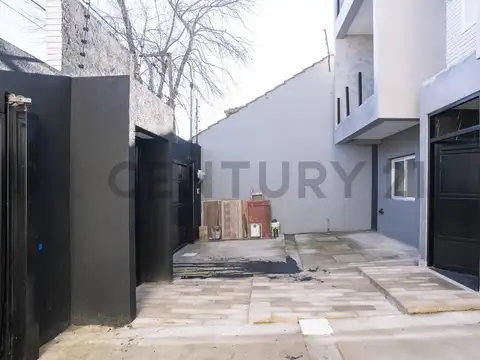 Ph en venta a estrenar con cochera en La Plata