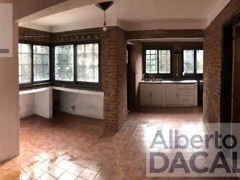 Casa en Alquiler con 2 cocheras