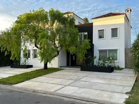 Casa 11 ambientes con 7 baños