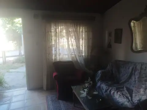 Casa 5 ambientes con 1 baño